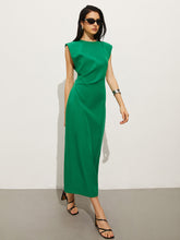 Ärmelloses Kleid mit Rundhalsausschnitt und Schlitz
